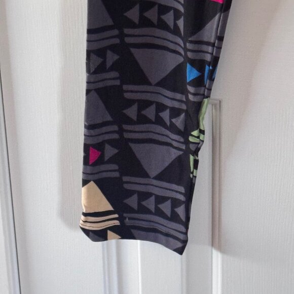 Lularoe Black Geometric Print Leggings TC Tall and Curvy New in Package - Picture 7 of 10